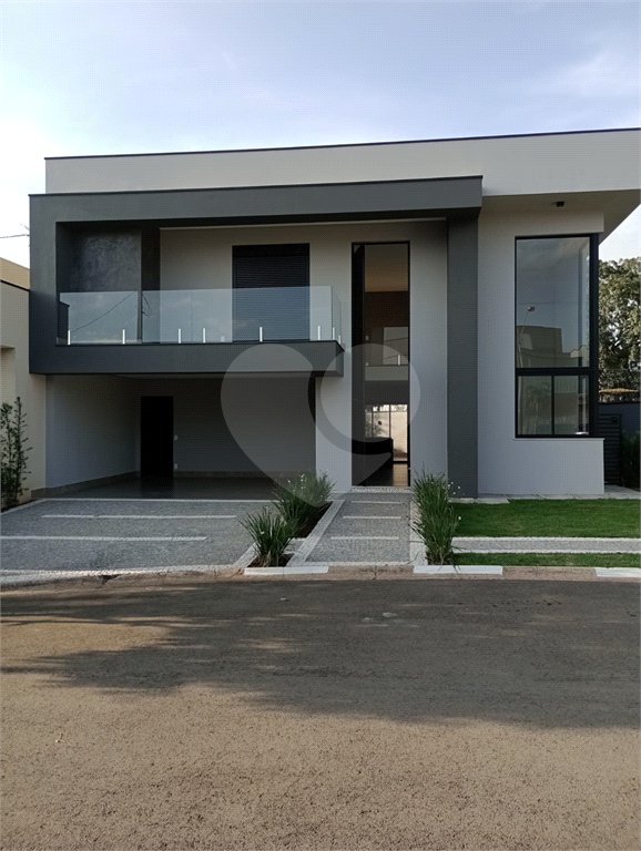 Casa à venda com 3 suítes no condomínio Terras do Caribe, Valinhos - SP