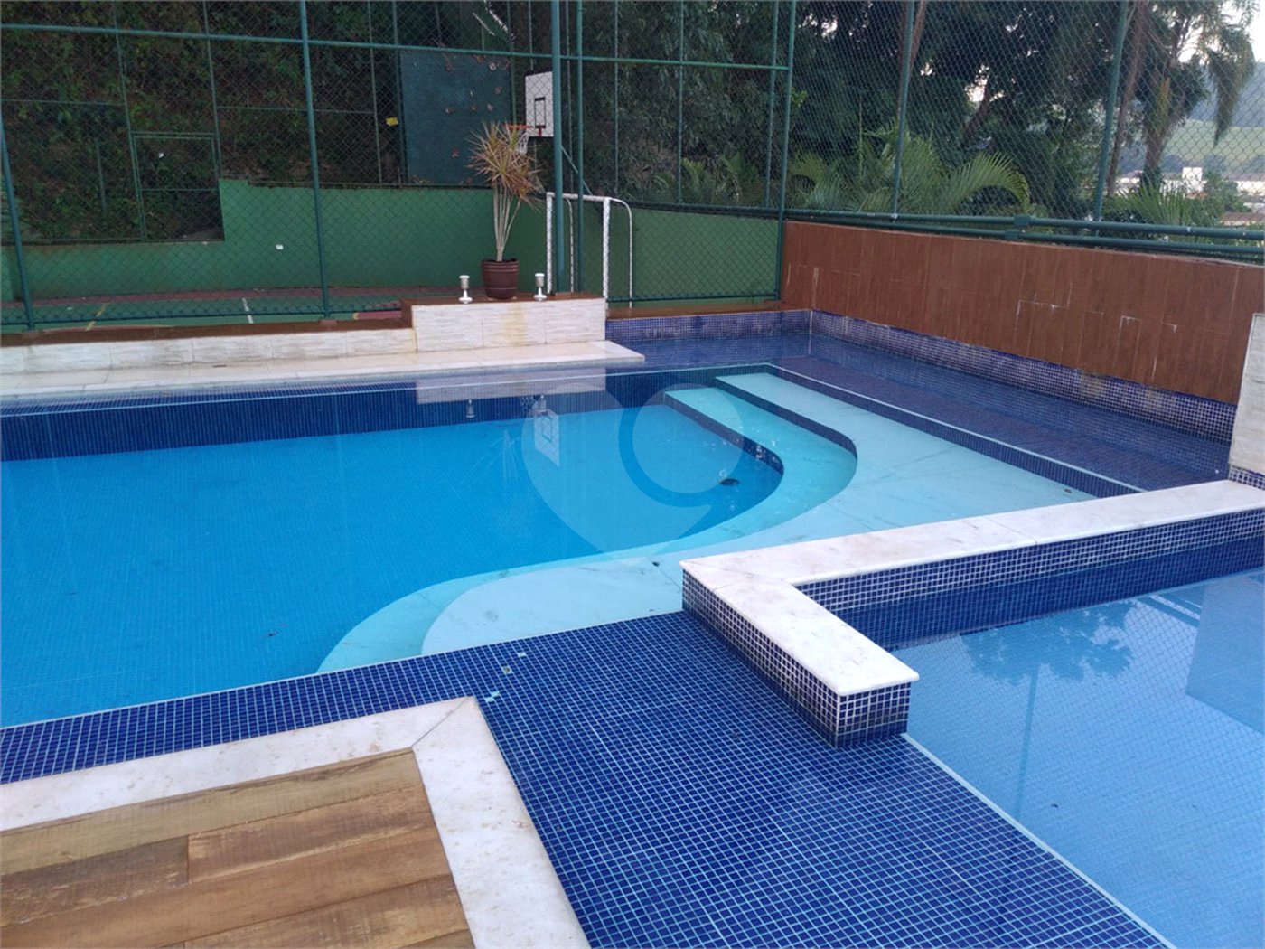 Casa à venda com 4 quartos, sendo 3 suítes, no condomínio Da Serra, São Paulo - SP