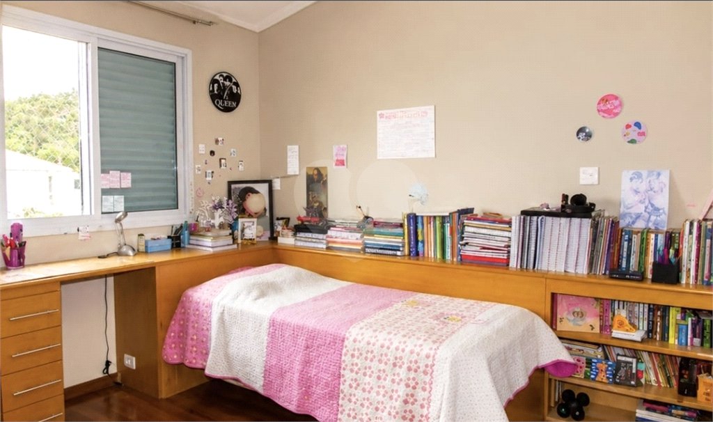 Casa à venda com 3 quartos, sendo 1 suíte, no condomínio Morada do Horto, São Paulo - SP