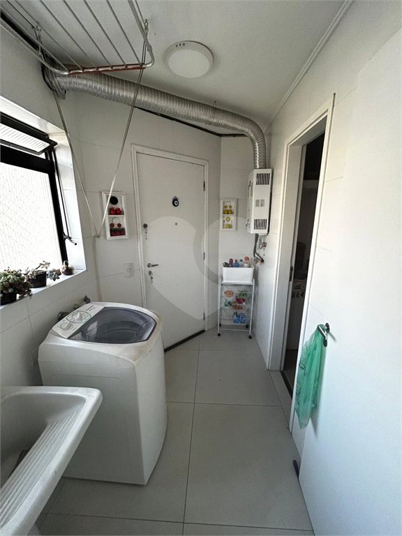 Apartamento à venda com 3 quartos, sendo 1 suíte,  em Vila Andrade, São Paulo, SP