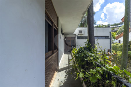 Sobrado à venda com 4 quartos, sendo 2 suítes,  em Vila Morumbi, São Paulo, SP