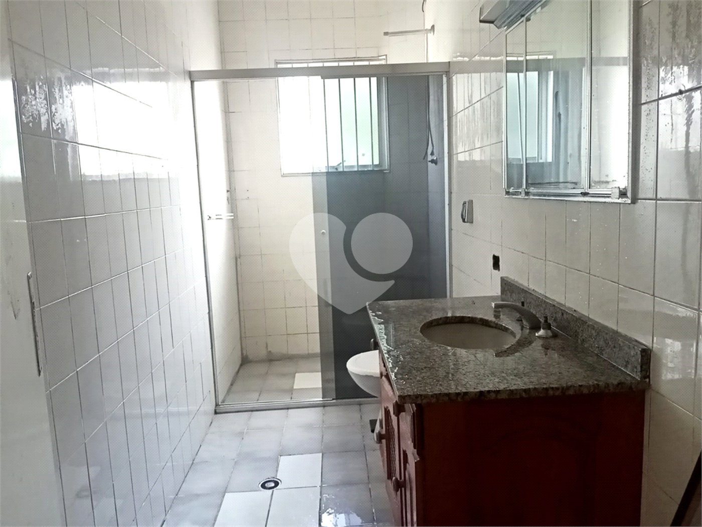 Sobrado à venda com 3 quartos, sendo 1 suíte, em Vila Vitório Mazzei, São Paulo, SP