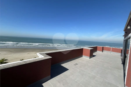 Cobertura de 300 m² com vista panorâmica para o mar