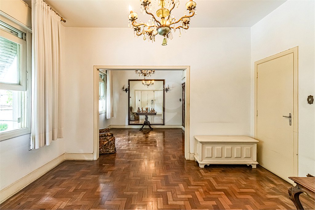 Casa à venda com 3 quartos, sendo 1 suíte, em Jardim Paulista, São Paulo, SP