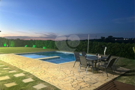 Casa à venda com 3 suítes no condomínio Chácaras Arumã, Sarapuí - SP