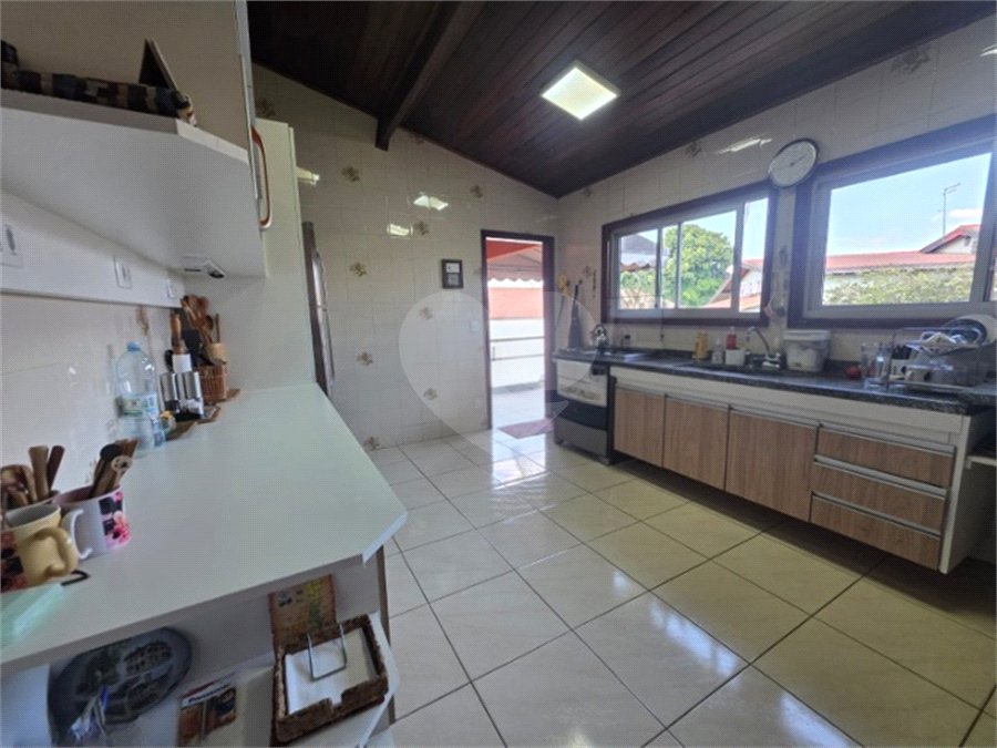 Casa à venda com 3 quartos, sendo 1 suíte, no condomínio Estância Marambaia, Vinhedo - SP