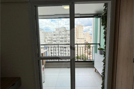 Apartamento com 33m2 - cozinha - 1 quarto - home office - varanda - em Higienópolis.