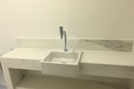 Casa à venda com 4 quartos, sendo 2 suítes, no condomínio Residencial Morumbi, São Paulo - SP