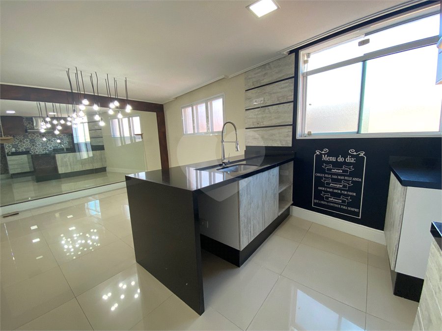 Casa à venda com 3 quartos, sendo 1 suíte, no condomínio Ana Carolina, São Paulo - SP
