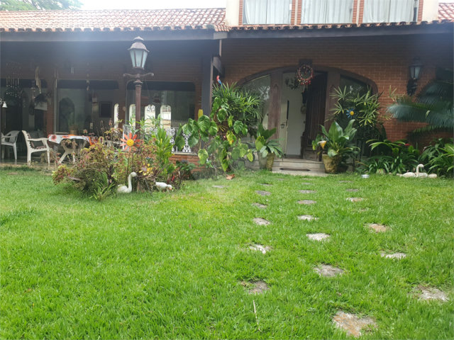 Casa à venda com 4 quartos, sendo 1 suíte,  em Interlagos, São Paulo, SP