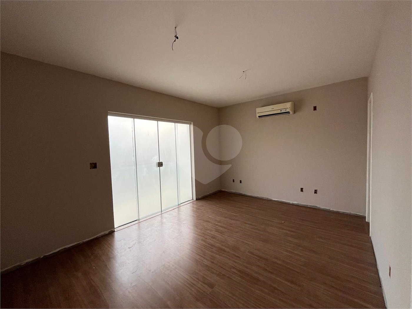 Casa à venda com 4 quartos, sendo 2 suítes, no condomínio Pedra Mar, Rio de Janeiro - RJ