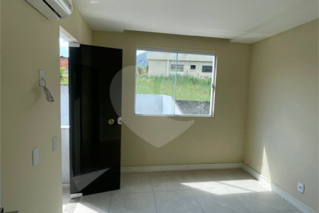 Casa à venda com 3 quartos, sendo 1 suíte, no condomínio Residencial Green Ville, Rio de Janeiro - RJ