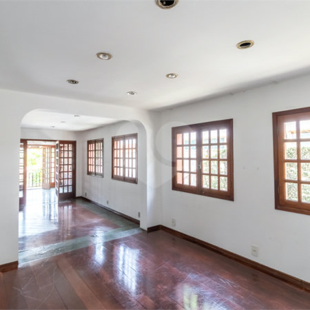 Sobrado à venda com 5 quartos, sendo 3 suítes, em Alto da Boa Vista, São Paulo, SP
