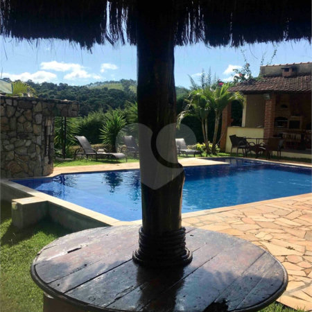 Casa à venda com 3 quartos, sendo 1 suíte,  no condomínio Vista Alegre, Bom Jesus dos Perdões - SP
