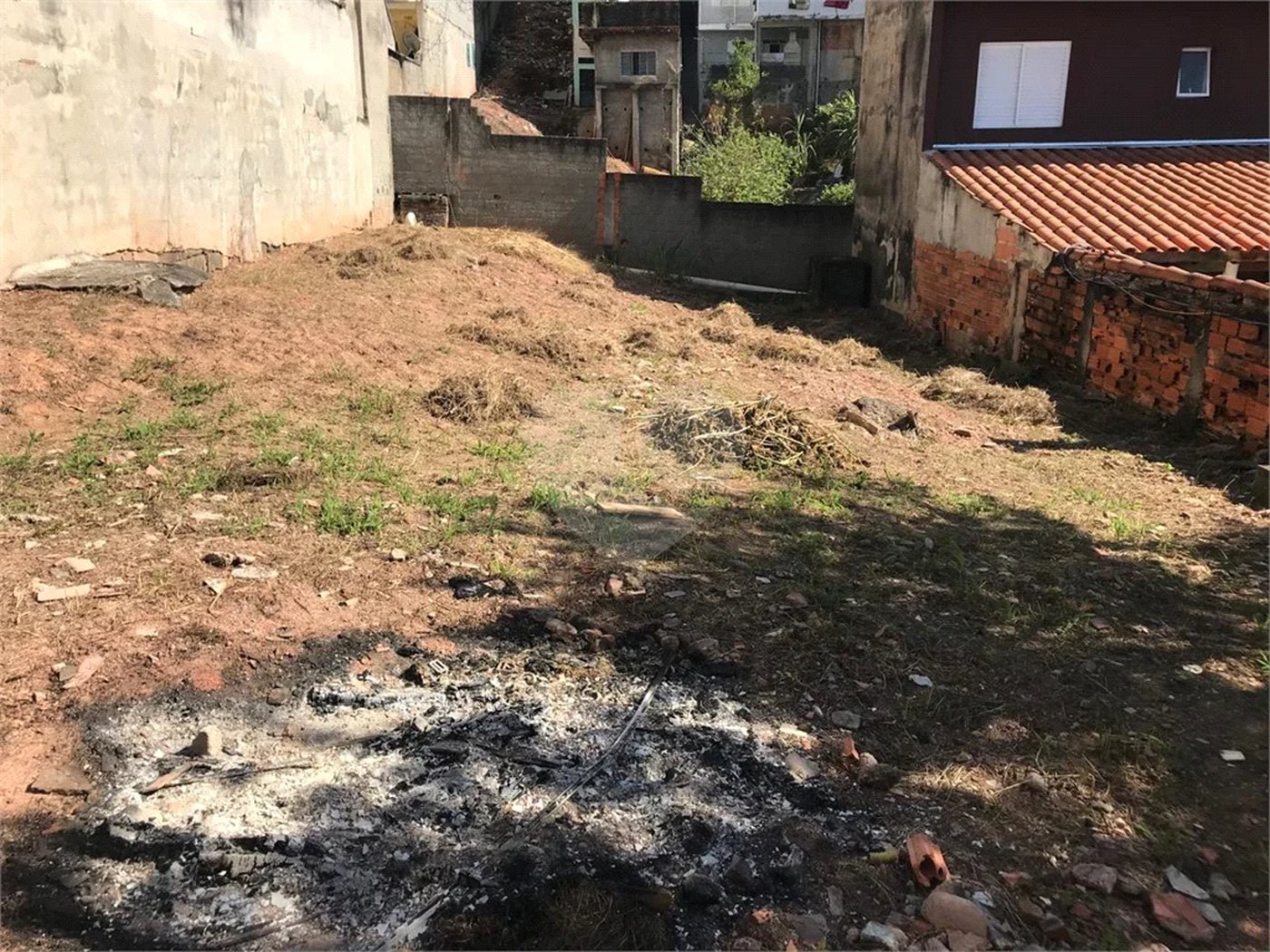 Terreno à venda com 2 quartos em Vila Martins, Carapicuíba, SP