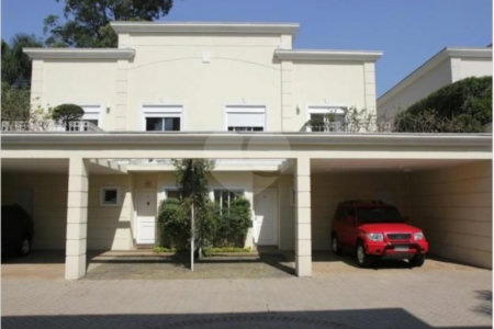Casa à venda com 3 suítes no condomínio Villaggio Della Hípica, São Paulo - SP
