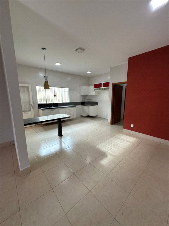Casa à venda com 3 quartos, sendo 1 suíte, em Jardim Santa Marta, Cuiabá, MT