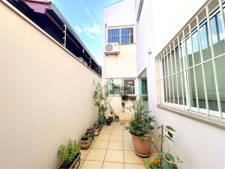 Casa à venda com 3 suítes em Parque Nova Suíça, Valinhos, SP