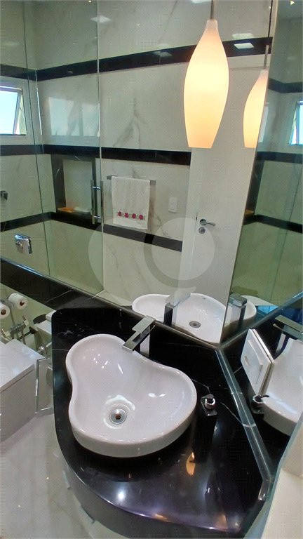 Casa à venda com 3 suítes no condomínio Figueira Garden, Atibaia - SP