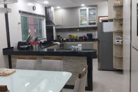 Casa à venda, 204 m² por R$ 585.000,00 - Vila Mateo Bei - São Vicente/SP