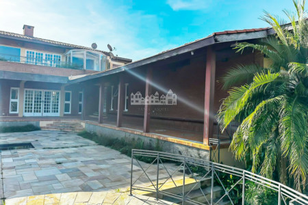Casa à venda com 4 suítes em Vila Petrópolis, Atibaia, SP