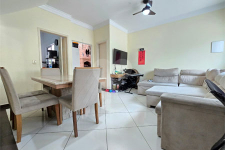 Casa à venda com 3 quartos, sendo 1 suíte, no condomínio Rafaela I, São Paulo - SP