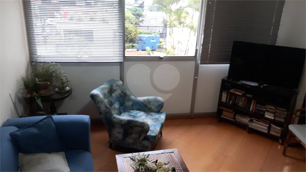 Apartamento de 2 quartos à venda perto do Metrô Paraíso! Excelente localização!