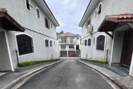 Casa à venda com 3 quartos, sendo 1 suíte,  no condomínio Residencial Nabuco de Araújo, São Paulo - SP