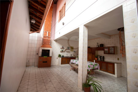 Sobrado à venda com 5 quartos, sendo 1 suíte,  em Jardim Villaça, São Roque, SP
