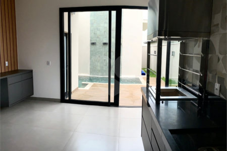 Casa à venda com 3 suítes no condomínio Portal das Tipuanas, Araraquara - SP