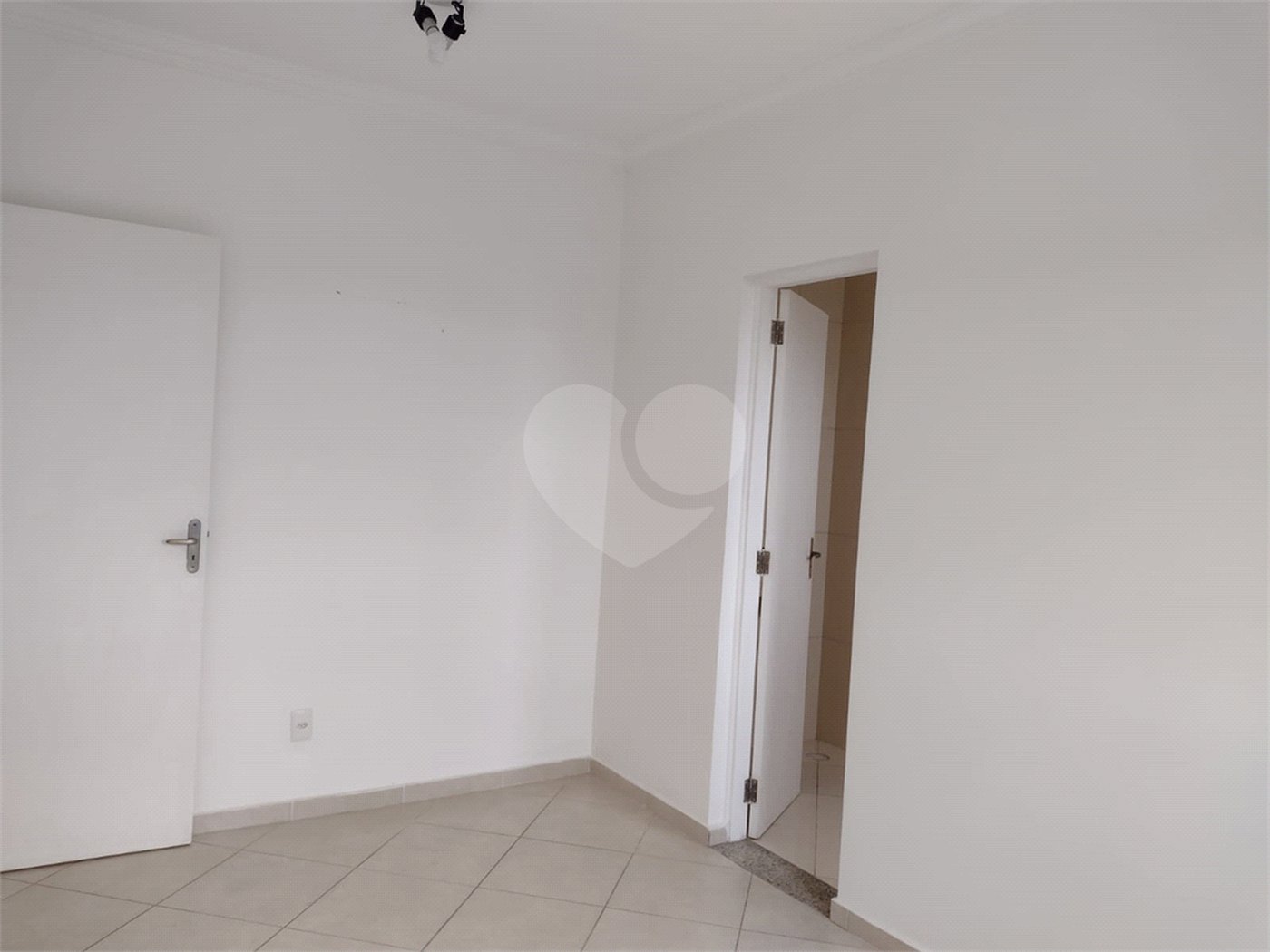 Apartamento à venda com 2 quartos, sendo 1 suíte, em Pinheirinho, Vinhedo, SP