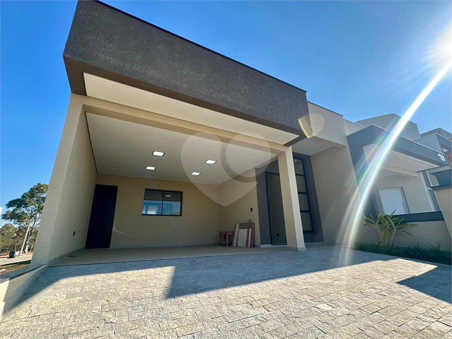 Casa à venda com 3 quartos, sendo 1 suíte, no condomínio Residencial Villagio Wanel, Sorocaba - SP
