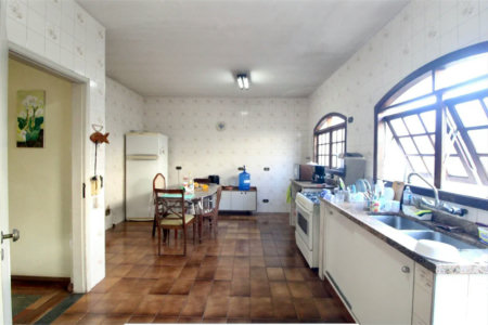 Casa à venda com 4 quartos, sendo 2 suítes, em Jardim Santa Helena, São Paulo, SP