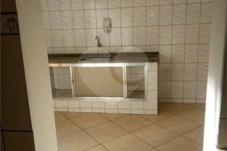 Casa térrea com salão comercial para venda no Maria Stella Fagá.