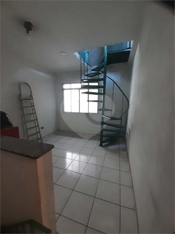 Casa com 250m², 4 dormitórios, 2 vagas.