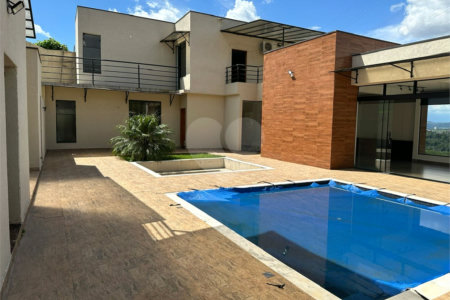 Sobrado à venda com 4 suítes em Jardim Estância Brasil, Atibaia, SP