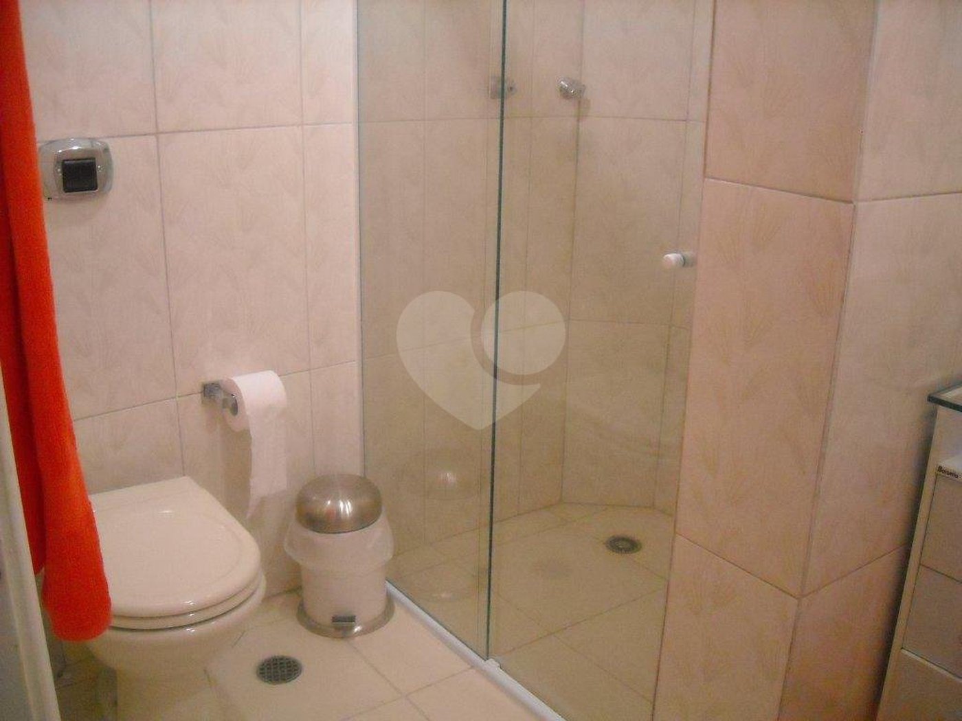Apartamento à venda com 4 quartos, sendo 1 suíte, em Enseada, Guarujá, SP