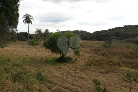 Chácara à venda com 4 quartos, sendo 2 suítes, em Jardim Conceição, São Roque, SP