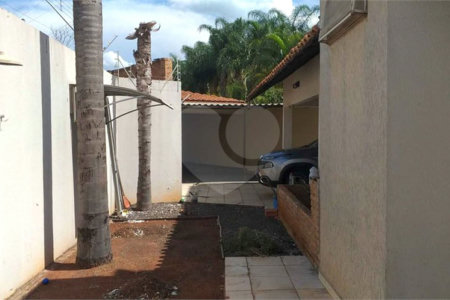 Casa térrea para venda em Araraquara/SP.