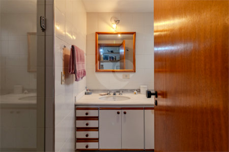 Apartamento à venda com 3 quartos, sendo 2 suítes, em Campo Belo, São Paulo, SP