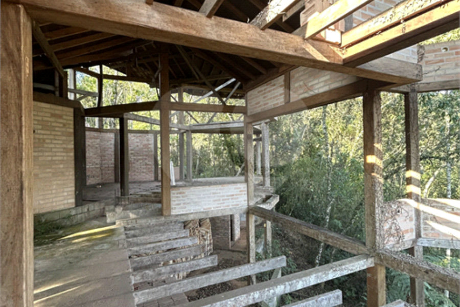 Casa à venda com 3 quartos, sendo 2 suítes,  no condomínio Alpes da Cantareira, Mairiporã - SP