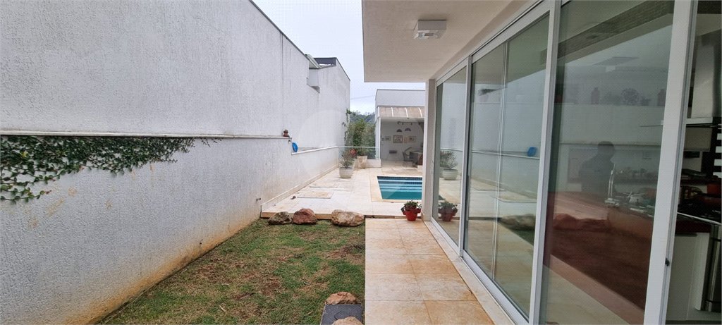 Casa à venda com 5 quartos, sendo 2 suítes, no condomínio Swiss Park, São Bernardo do Campo - SP