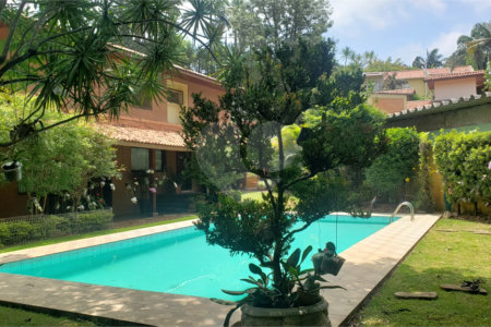 Sobrado à venda com 4 quartos, sendo 2 suítes, em Jardim Marajoara, São Paulo, SP