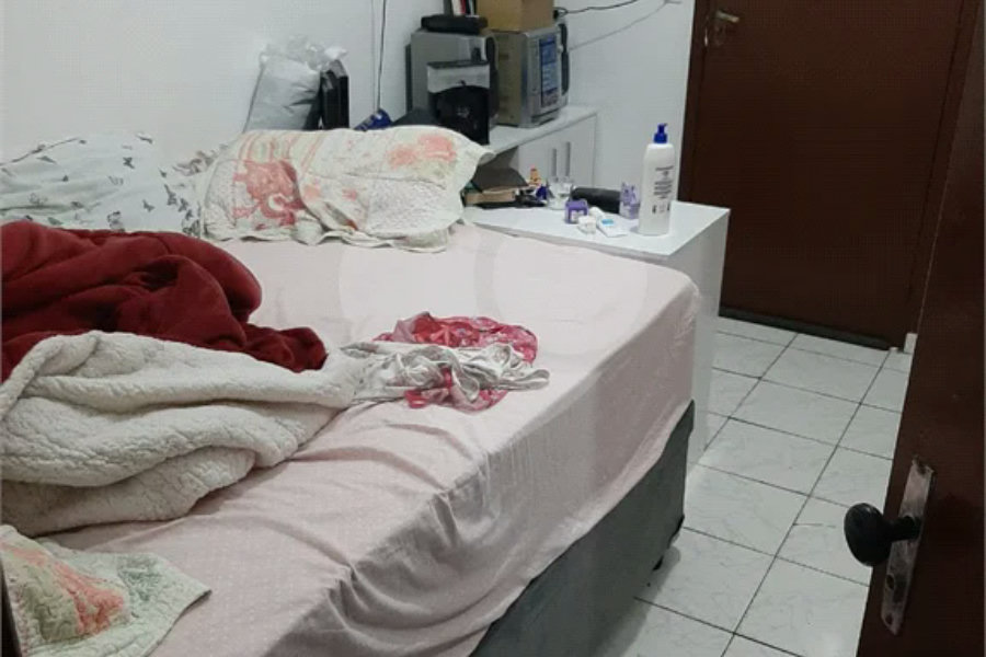 Sobrado à venda com 4 quartos em Horto, São Paulo, SP