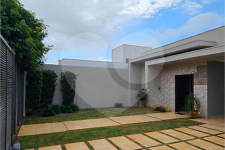 Casa à venda com 2 suítes no Centro, Ponta Porã, MS
