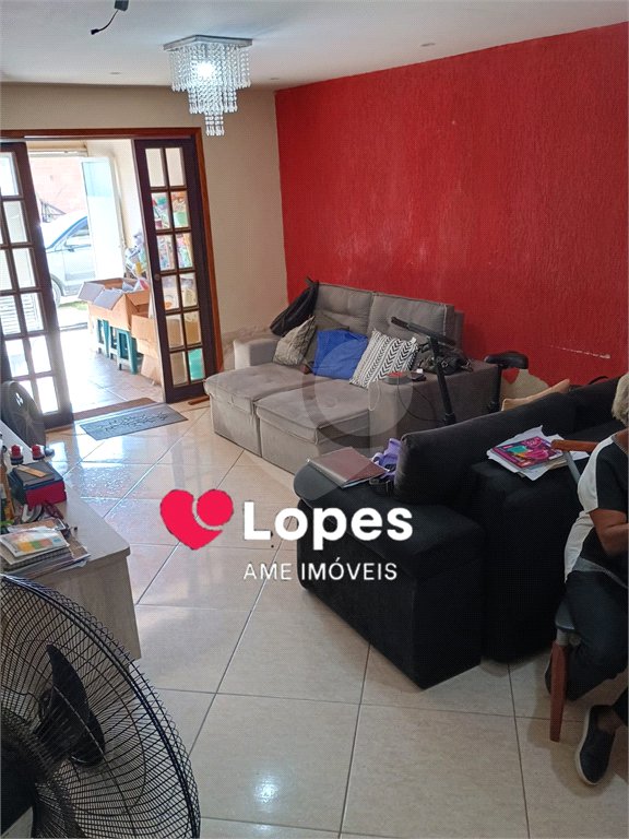 Casa à venda com 2 quartos, sendo 1 suíte, no condomínio Residencial 400, Rio de Janeiro - RJ