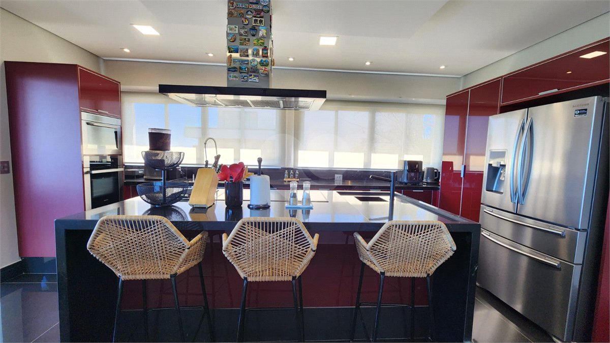 Casa à venda com 5 quartos, sendo 2 suítes, no condomínio Residencial Jardim Primavera, Louveira - SP