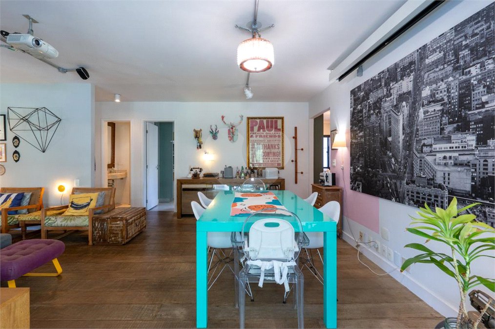Apartamento à venda com 3 quartos, sendo 1 suíte, em Jardim Morumbi, São Paulo, SP