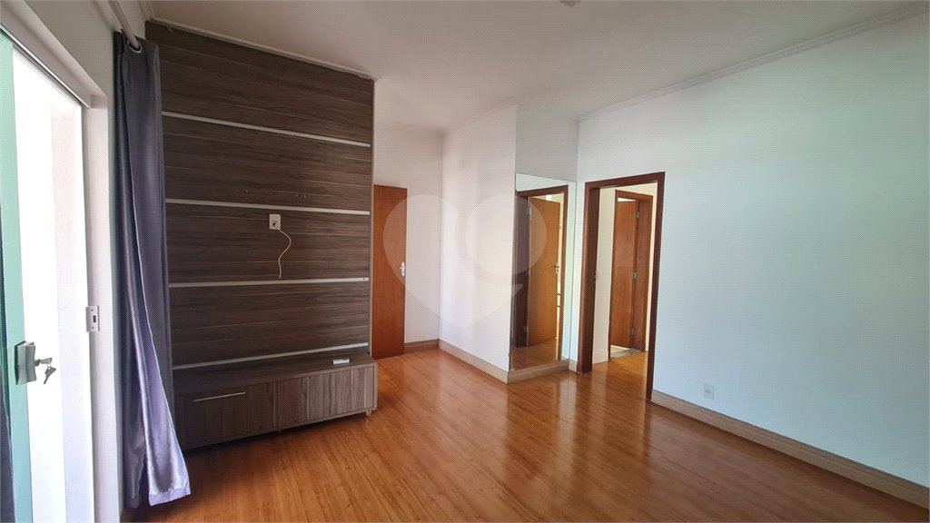 Sobrado à venda com 3 suítes em Vila Nastri, Itapetininga, SP