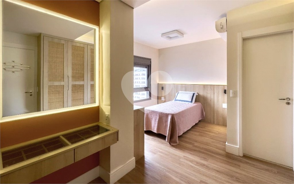 Apartamento à venda com 2 quartos, sendo 1 suíte,  em Vila Olímpia, São Paulo, SP